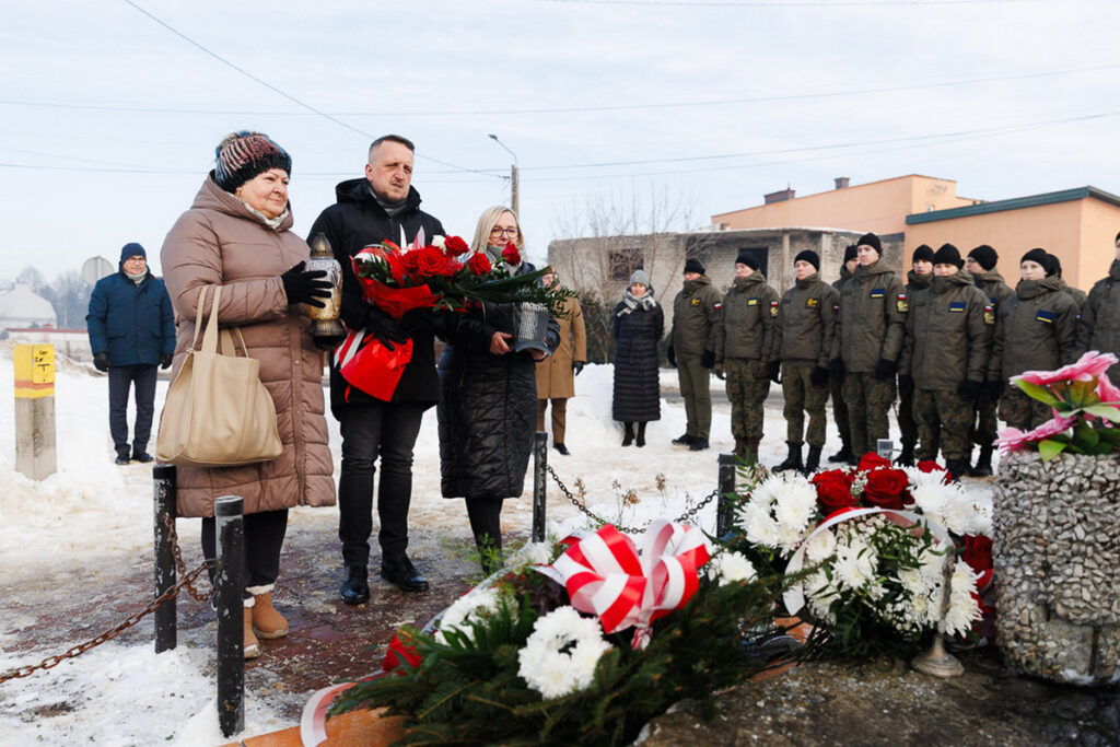 uroczystości na skwerze